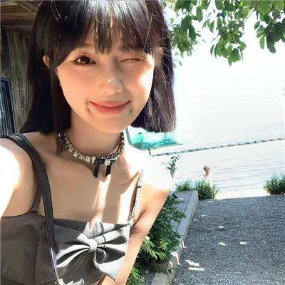 拥抱星星的月亮